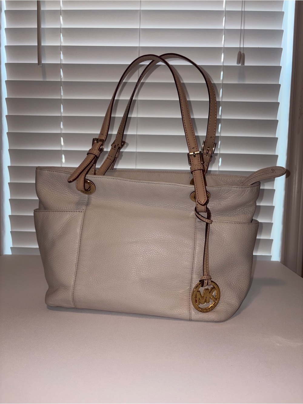 ✨ Michael Kors Jet Set Pebbled Leather Tote ✨